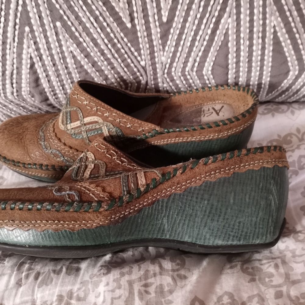 Womens Clarks Artisan Slip On Mules - image 3